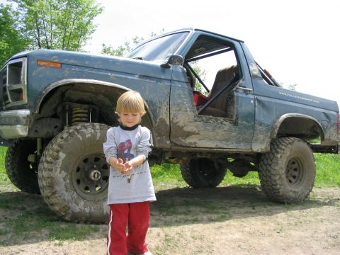 1986 Ford Bronco - The dude caught a toad .. it is in mid air hoppin' to the ground here