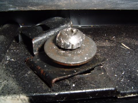 1993 Ford Bronco - bolts holding cap that dont come off