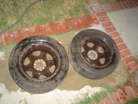 1993 Ford Taurus - The dirty insides of the wheels.