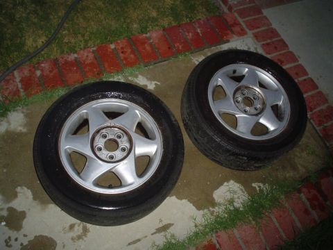 1993 Ford Taurus - The dirty ousides of the wheels.
