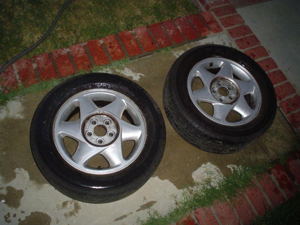 The dirty ousides of the wheels.