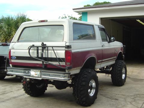 1993 Ford Bronco - This lifted Ford Bronco has a two-tone paint job and a rear-mounted spare tire carrier.