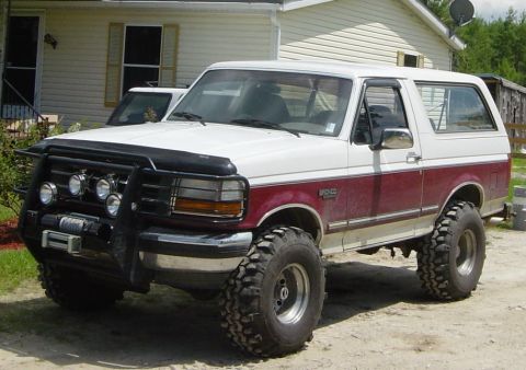 1993 Ford Bronco - This lifted 1993 Ford Bronco features a two-tone paint scheme and a heavy-duty brush guard with auxiliary lights and a winch.
