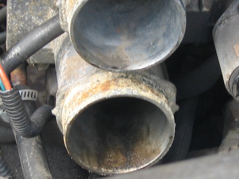 1989 Ford Bronco - oh jeez, look at all that carbon/oil crap in my intakes!!!!