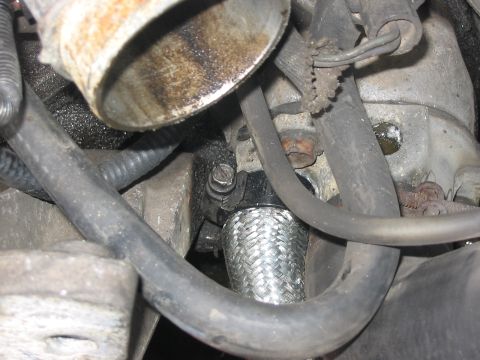 1989 Ford Bronco - close up of the braided elbow hose that goes from the water pump to the front of the starboard bank of the block. I couldn't use the 7/8's…
