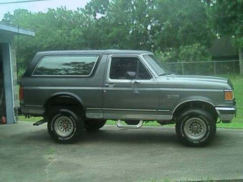 1989 Ford Bronco - Side view of a gray 1989 Ford Bronco parked outdoors.