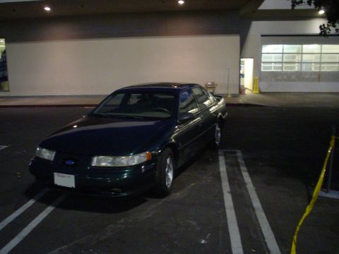 1993 Ford Taurus - What a nice parking job the attendants at Sears do parking cars.