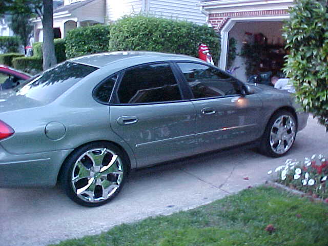 2003 Ford Taurus