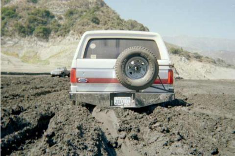 1990 Ford Bronco - Notice tracks , NO TREAD!