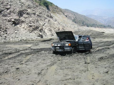 1985 Ford Bronco - Perry didnt make it and got stuck