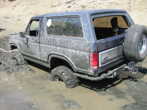 1985 Ford Bronco - decided to go look for some new areas to explore and accidently got stuck
