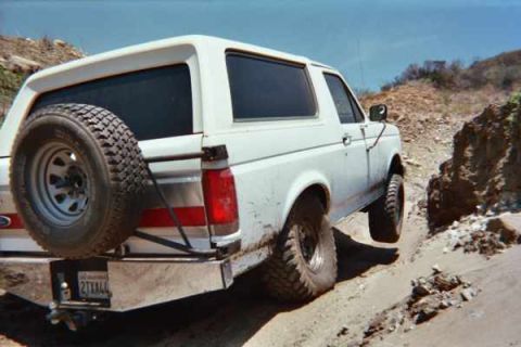 1990 Ford Bronco - Climbing the hill I cold last week with the old tires, Now I got 33x12.50x15 pro comp mud terrains