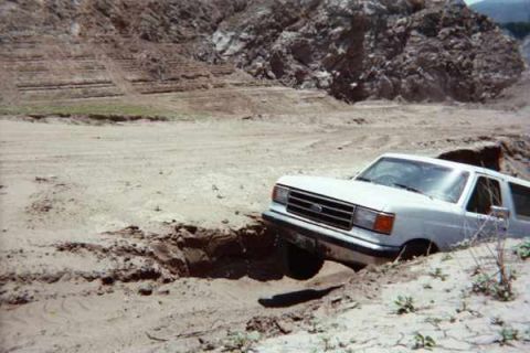 1990 Ford Bronco - Same climb diff angle.