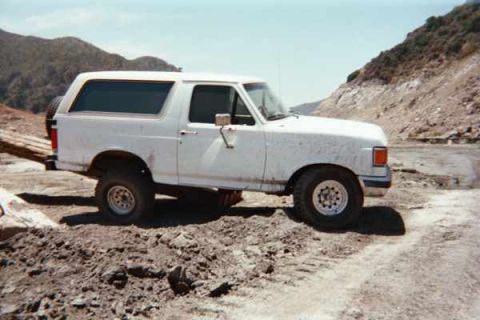 1990 Ford Bronco - the rear did flex a little better