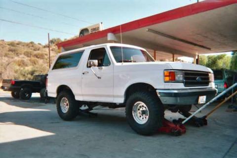 1990 Ford Bronco - Looks so much better!