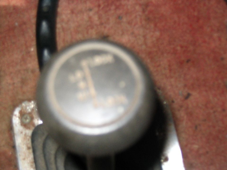 Gear shifter knob with visible gear pattern and text