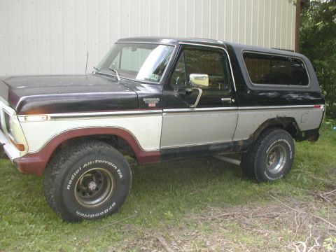 1979 Ford Bronco II - This two-tone Ford Bronco, likely a 1978 model, is viewed from its three-quarter front angle.