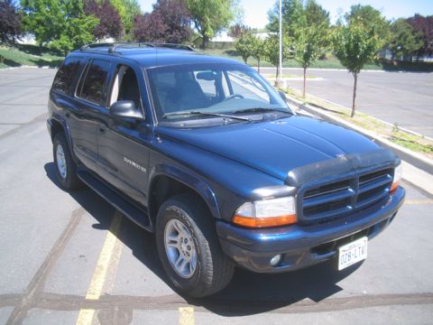 2001 Dodge Durango - This 2001 Dodge Durango is shown in a three-quarter front view.