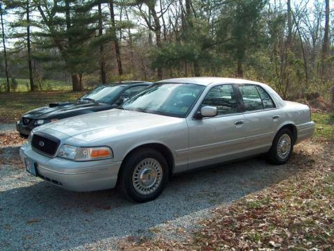 2000 Ford Crown Victoria photo