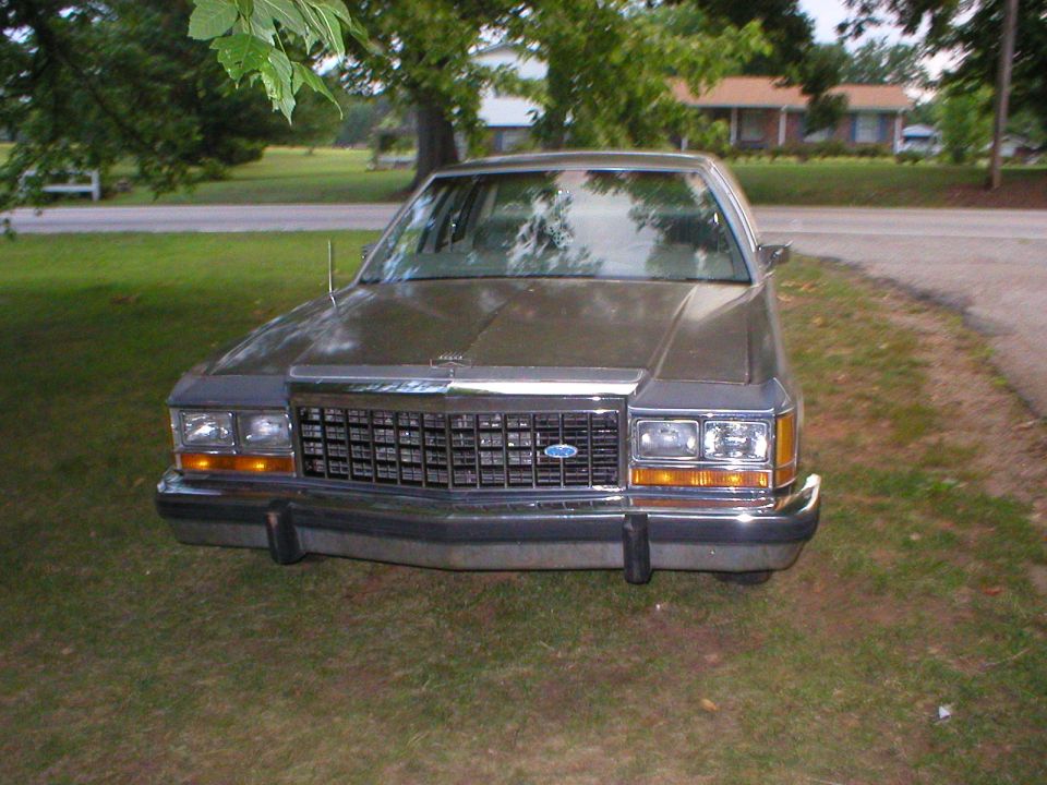 1985 Ford Crown Victoria LTD “Crown Royal”