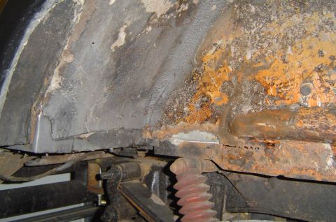 1974 Ford Bronco - rust spot at the rear