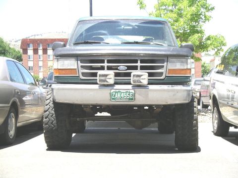 1996 Ford Bronco - Closer front shot of SAS and new tires.