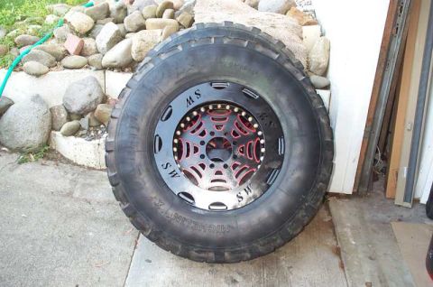 1978 Ford Bronco - Two tires mounted on the Double Beadlocks.