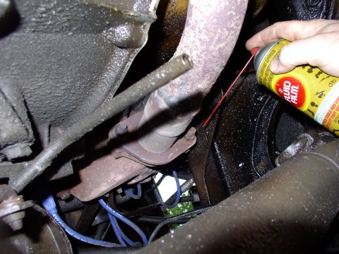 1986 Ford Bronco - Fluid Film and brass stud nuts made sure I could easily get the custom bent Y-pipe off. Note all that easy access to both nuts on this, the…