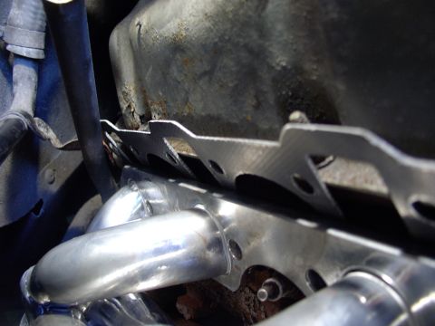 1986 Ford Bronco - This is what's meant when they say start the two end bolts and then slip the gasket in between the head and header flange. After that start…