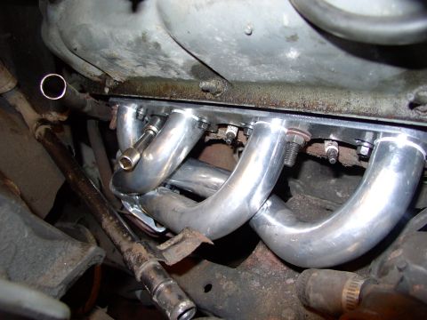 1986 Ford Bronco - Again on the R/H side, if this is the worst plug for access, why didn't this 86er go to these headers years ago ! Also again, note stud wit…