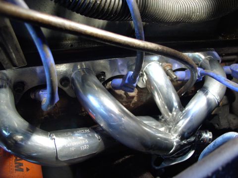 1986 Ford Bronco - Now who was worrying about plug wire routing ? The stock angled 135 degree Taylor Spiro Pro boots clear with plenty of room everywhere!
