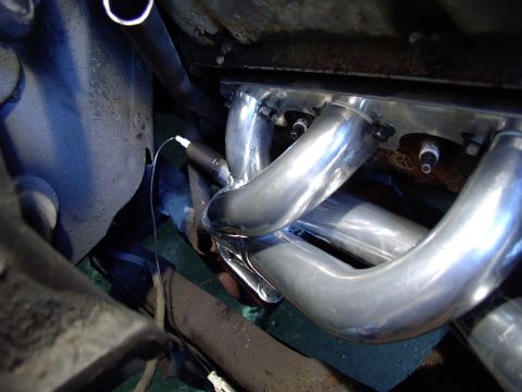 1986 Ford Bronco - 02 sensor tightened in, but wire not hooked up yet. Note the top of the Y-pipe flange bolt just under the collector. Lined up perfectly ont…