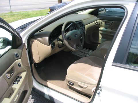 2000 Honda Accord - The interior of a white sedan is visible with a floor mat that says 'GLANTON AUCTION'.