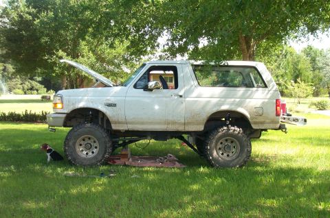 1995 Ford Bronco - it sucks when this happens. broke truck.