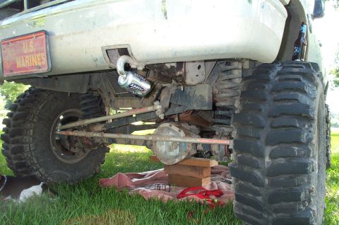 1995 Ford Bronco - dropping the tranny in my friend's yard. Had to be towed here.... ...plop down in the shade and start wrenching.