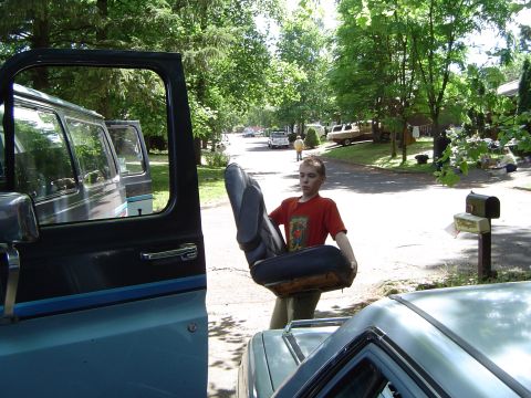 1989 Ford Bronco - We had the kids help today, made it quite enjoyable