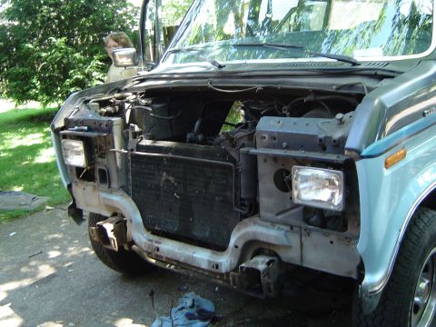1989 Ford Bronco - Getting all the front end out of the way
