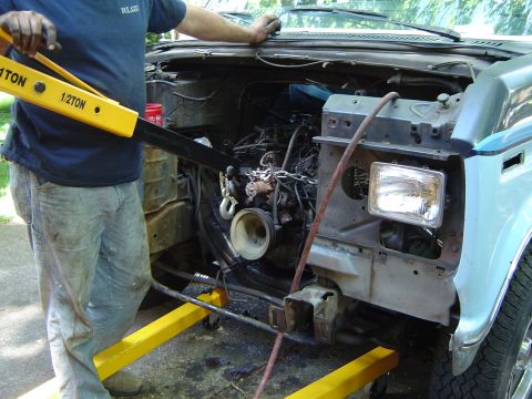 1989 Ford Bronco - We hooked to the front, and used the jack to hold the tranny to move it forward
