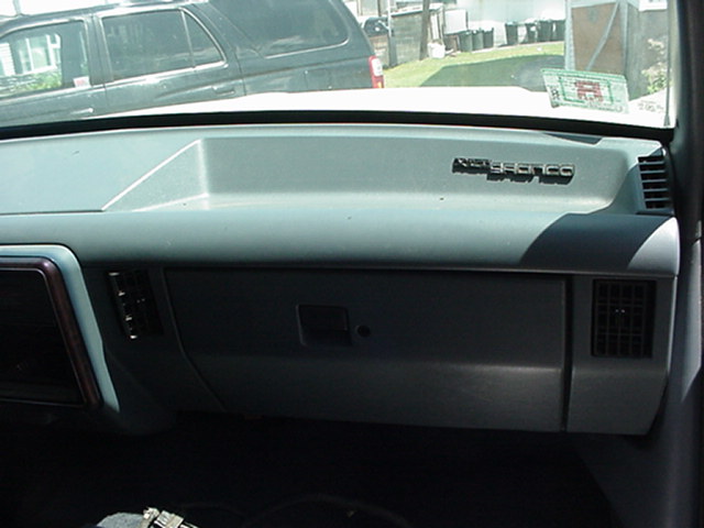 Dashboard with BRONCO emblem, 1989 Ford Bronco