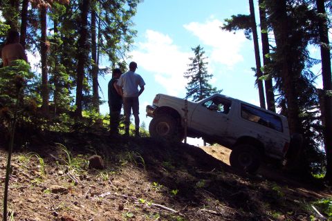 1996 Ford Bronco - And Up Onto the Road We Go at End of Second Section of Trail 676. (6/27/2004)