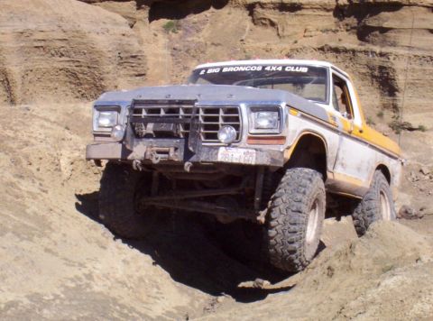 1982 Ford Bronco - Tony Moonrocks v-notch