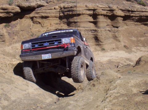 1982 Ford Bronco - Mike Moonrocks v-notch 2