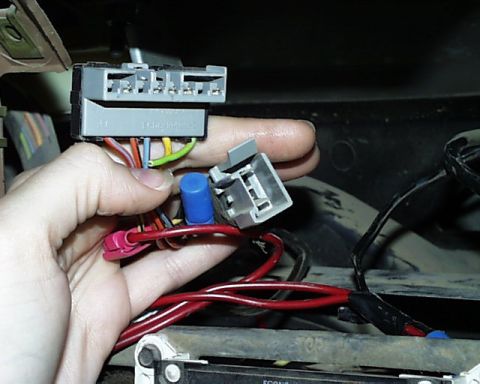 1988 Ford E250 - Close-up of electrical connectors and wiring, likely for a vehicle's stereo system.