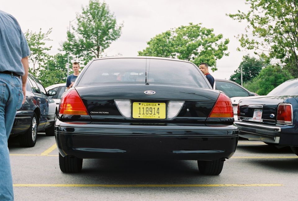 1998 Ford Crown Victoria rear with Florida license plate 118914