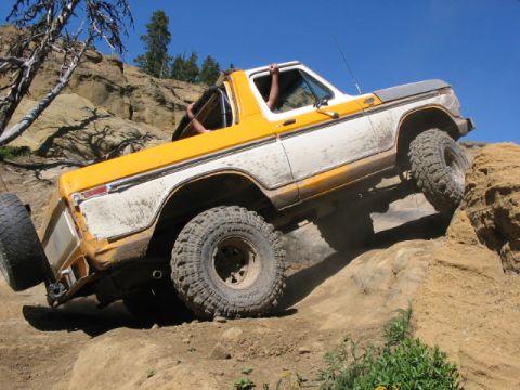 1995 Ford Bronco - tony headed up V notch at funny rocks