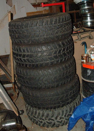 1995 Ford Bronco - 33x12.5x15r Goodyear Mt's plus a spare on bottom
