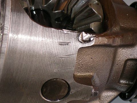 1996 Ford Bronco - Second picture of chipped carrier