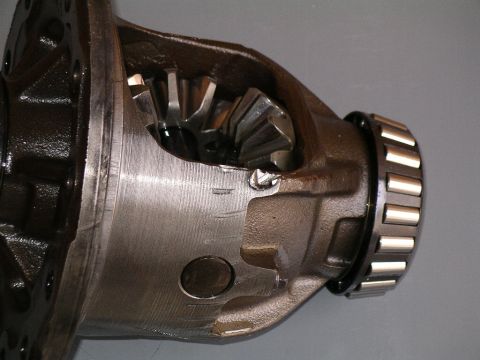 1996 Ford Bronco - First picture of chipped carrier, out of my doner 1987 F-350. At one time the original owner had a little problem with the ring gear coming…