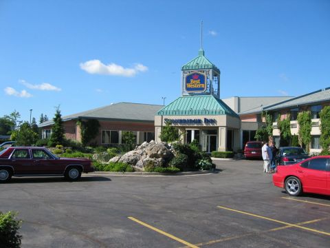 2000 Ford Crown Victoria - The hotel.