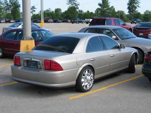 2000 Ford Crown Victoria photo